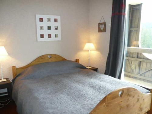 a bedroom with a bed and a window at Appartement Villard-de-Lans, 3 pièces, 6 personnes - FR-1-515-9 in Villard-de-Lans