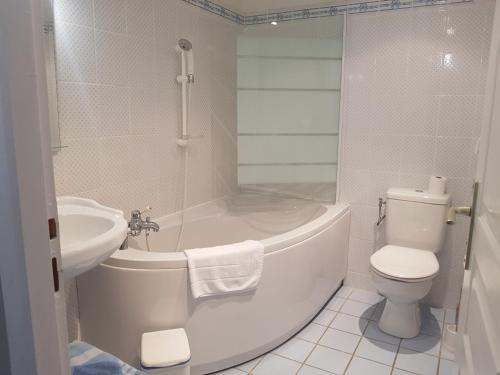 Photo de la galerie de l'établissement LES LUPINS, à Étretat