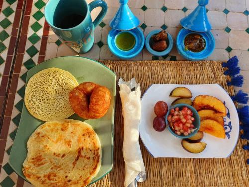 Comida en o cerca de este riad
