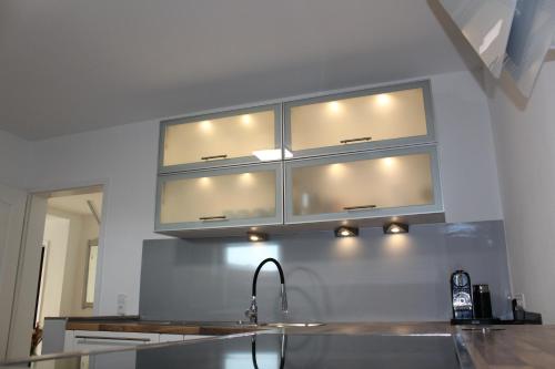 Dapur atau dapur kecil di Monteurwohnung Ferienwohnung Rose in Isenbüttel Nähe Gifhorn, Wolfsburg, Braunschweig