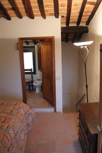 Ένα ή περισσότερα κρεβάτια σε δωμάτιο στο Petite Maison, nel borgo di Cetona