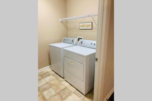 a laundry room with a washer and dryer at Peaceful 3BR/2BA Hidden Lake Home Near ACOM w/WiFi in Dothan