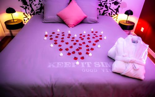 a bed with a bunch of hearts on it at LoveSparadise -Suite Le Secret in Saints