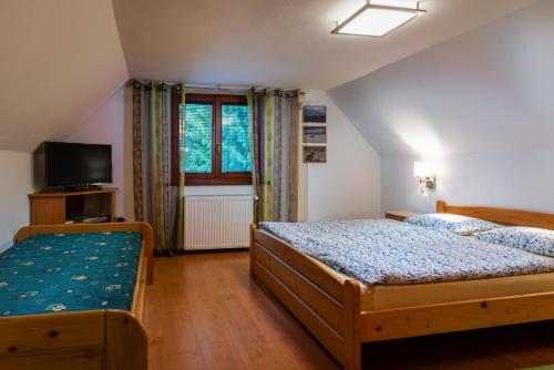 A bed or beds in a room at Privat Mako