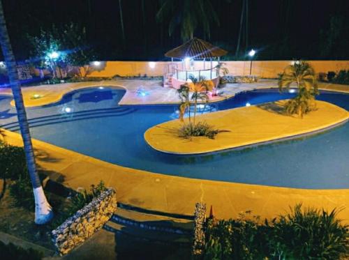 Bazén v ubytování Villa Vacacionales Los Cayos Con Playa Privada nebo v jeho okolí
