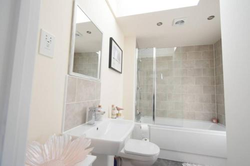 The Coach House tesisinde bir banyo