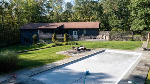 a backyard with a swimming pool and a house at Summer and Fall in Sheffield with Monthly Special Pricing Available in Sheffield