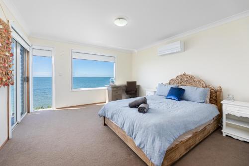 Postel nebo postele na pokoji v ubytování Ocean Pearl - 3 bedroom beachfront property!