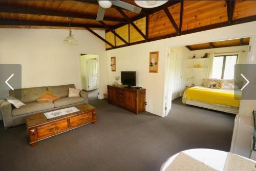 Postel nebo postele na pokoji v ubytování Pademelon Park BnB