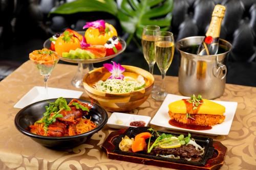 Svečiams siūlomi pietų ir (arba) vakarienės variantai apgyvendinimo įstaigoje HOTEL ARTIA DINOSAUR MACHIDA -Adult Only
