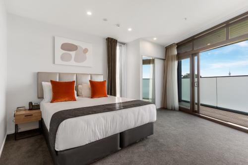 Postelja oz. postelje v sobi nastanitve Ramada by Wyndham Newmarket Auckland