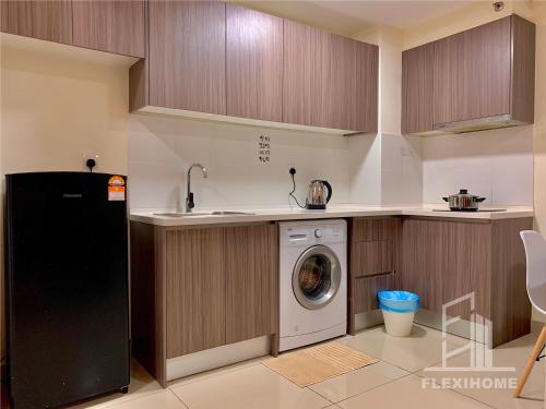 Una cocina o cocineta en 10am-6pm, SAME DAY CHECK IN AND CHECK OUT, Work From Home, The Hyve-Cyberjaya, Private Studio by Flexihome-MY