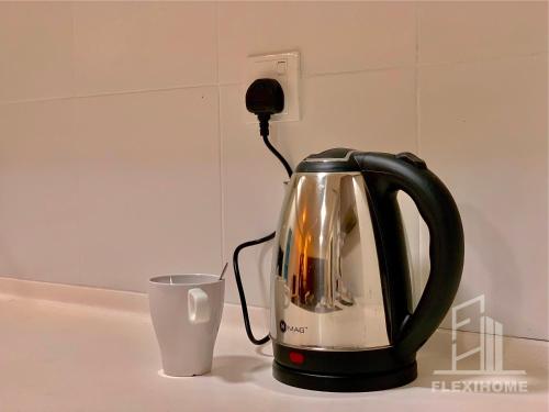 Tetera y cafetera en 10am-6pm, SAME DAY CHECK IN AND CHECK OUT, Work From Home, The Hyve-Cyberjaya, Private Studio by Flexihome-MY