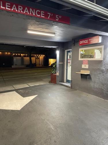 Galería fotográfica de The Oaks Motel en Oakland