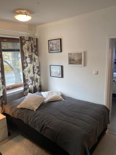 Katil atau katil-katil dalam bilik di Kemi city ll, near snowcastle, 3 rooms, kitchen , glazed balcony FREE PARKING