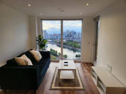 Brand new luxury 2-bed flat with stunning views