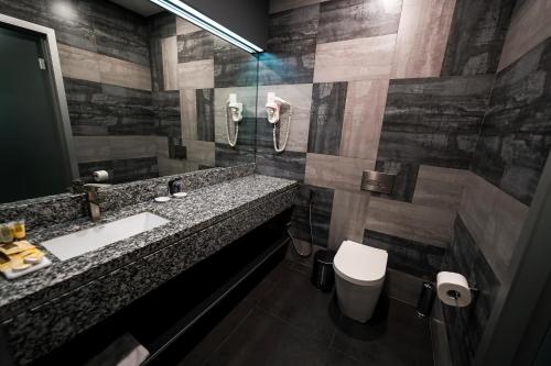  Messier 53 Hotel Yerevan -  Room  picture :   Tea/Coffee maker    Minibar    Shower                           