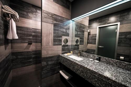  Messier 53 Hotel Yerevan -  Room  picture :   Tea/Coffee maker    Minibar    Shower                           