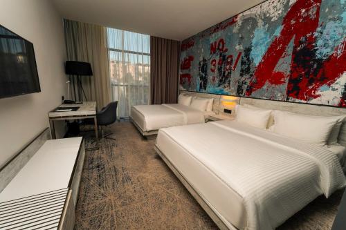 Tempat tidur dalam kamar di Messier 53 Hotel Yerevan