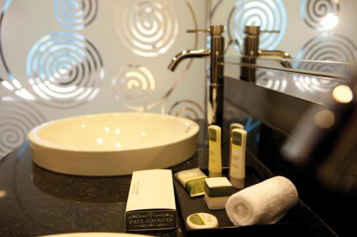 a bathroom counter with a sink and a mirror at Riu Plaza Panamá in Panama City