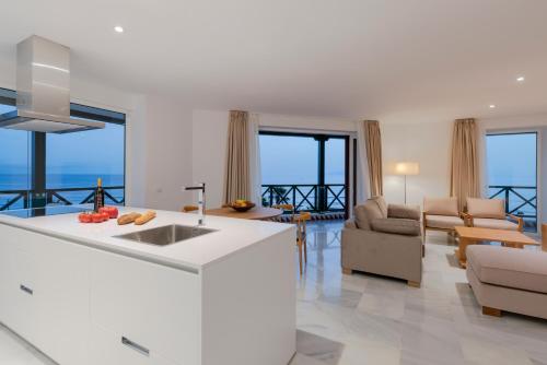 Ocean Suites by Upper Luxury Housing - Parque Santiago