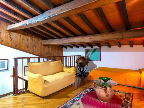 Ruang duduk di Holiday Home Il Casellino-1 by Interhome
