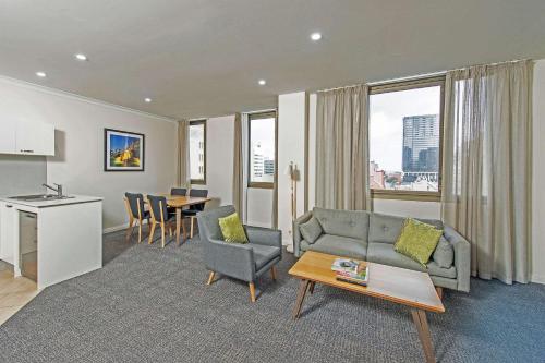 A seating area at Quality Apartments Adelaide Central