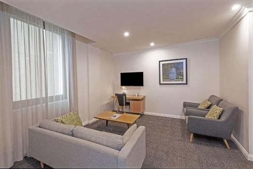 Quality Apartments Adelaide Centralにあるテレビまたはエンターテインメントセンター