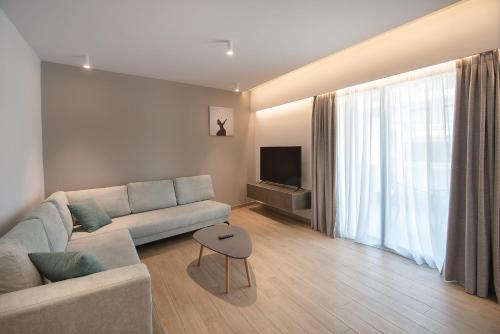 The Residences Kalamataにあるテレビまたはエンターテインメントセンター