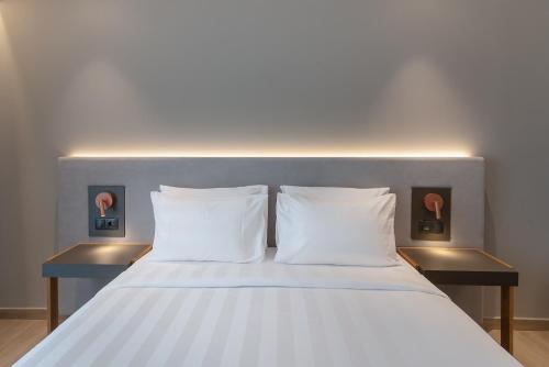 The Residences Kalamataにあるベッド