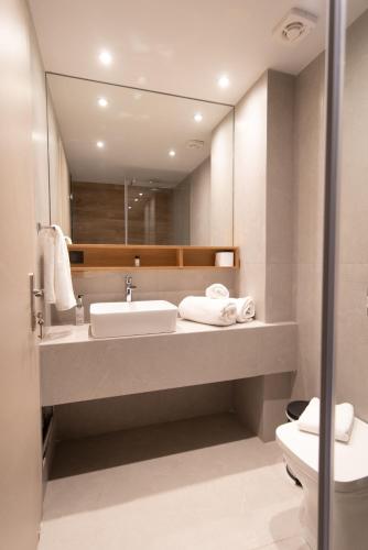 The Residences Kalamataにあるバスルーム