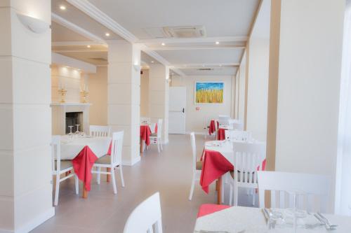a dining room with white tables and red chairs at Relais Le Felci Executive Suite Spa in Fiuggi