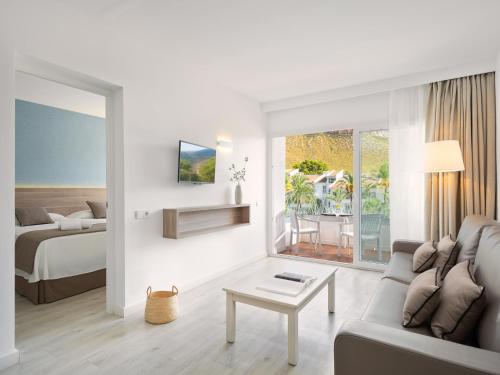 Gallery image of Puerto Azul Suite Hotel in Port de Pollensa