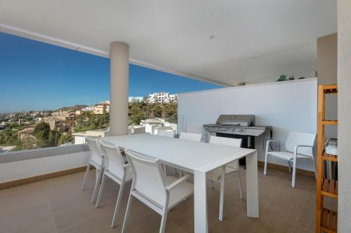 Luxury 3 Bedroom Apartment in Reserva de Alcuzcuz, Benahavís ...