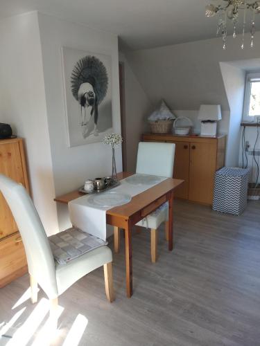 a dining room with a table and two chairs at Dom Mazury Harsz in Harsz