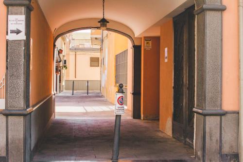 an empty alley with a no parking sign in a building at Palazzo dei Lari in Scafati