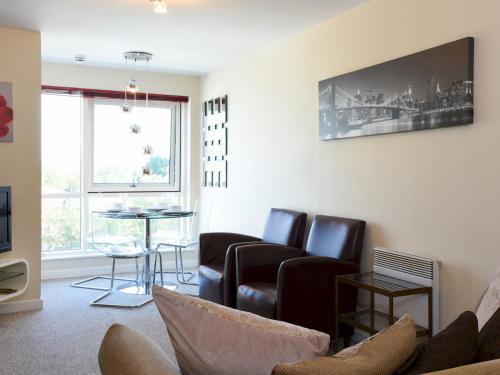 Pass the Keys 2bed Central Apartment in Gunwharf Sleeps 4