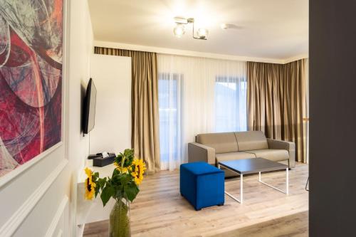 a living room with a couch and a table at Aparthotel NOX in Cluj-Napoca