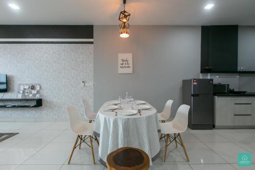 Kuchyň nebo kuchyňský kout v ubytování JOMSTAY Octagon Ipoh Suites