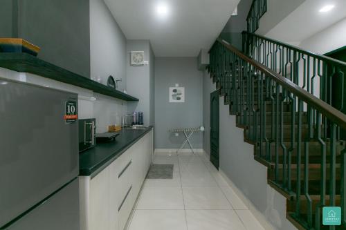 Kuchyň nebo kuchyňský kout v ubytování JOMSTAY Octagon Ipoh Suites
