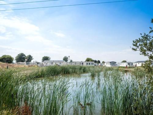 Gallery image of Luxury 2 Bedroom 2 bathroom Caravan-small sofa 1 pers in Saint Osyth