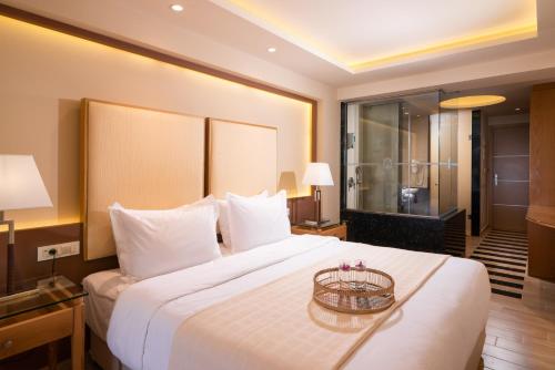 Cama o camas de una habitación en Avalon Palace Hotel