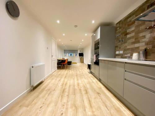 Large Modern 3 Bedroom Apartment - Free Parking, Glasgow, Marea Britanie