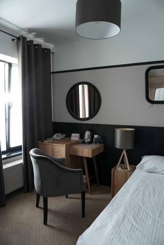 Una cama o camas en una habitación de Hotel 52