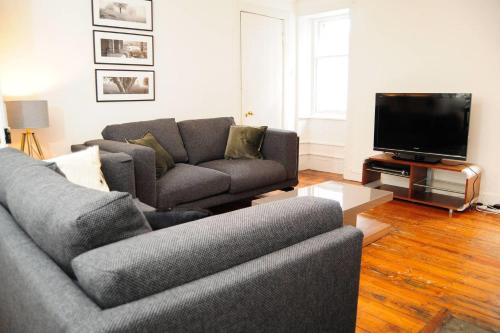 Beautiful Bohemian 2BR flat in the Cowgate, Edinburgh, United Kingdom