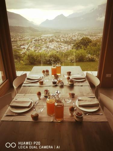 a table with plates and glasses of orange juice at Agriturismo Verdecrudo in Caldonazzo