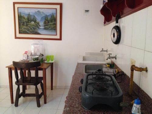 A kitchen or kitchenette at Cecil Aparta Estudios