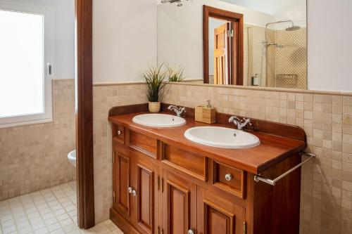 Kúpeľňa v ubytovaní ODIN LUXURY VILLA by Buenavilla