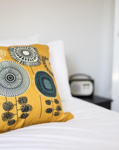 Bright & Beautiful Studio Flat in Bristol photo 9