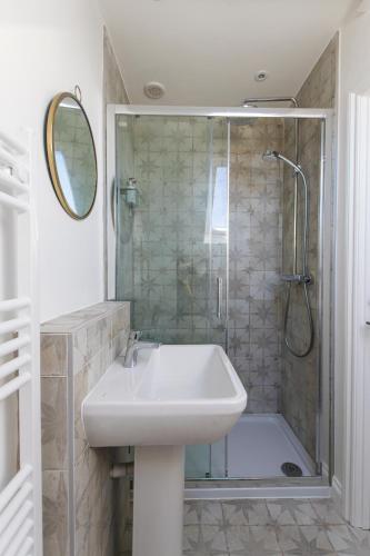 Bright & Beautiful Studio Flat in Bristol photo 10